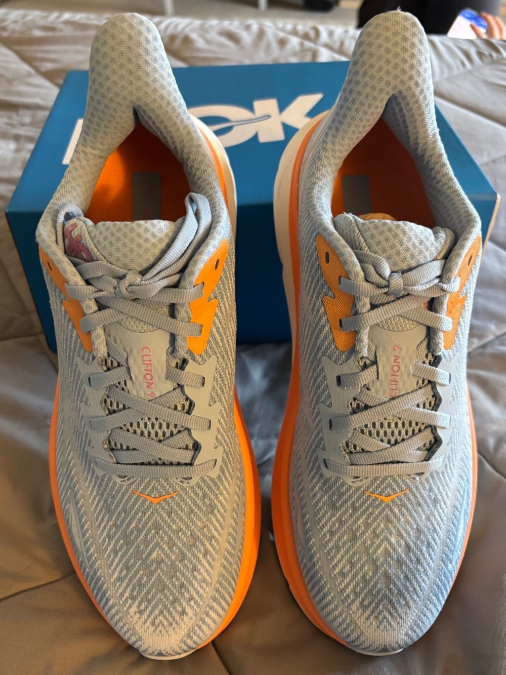 Women's HOKA Clifton 9 GORE-TEX Road Running Shoes Size 9.5B BNIB